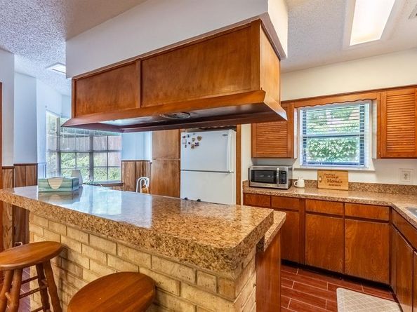 1712  Foster Drive , Arlington Texas 76012