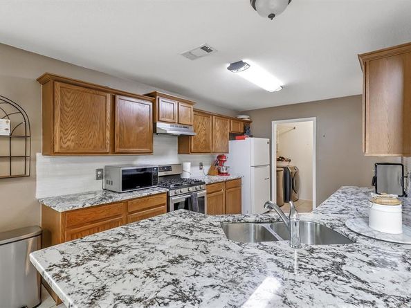 2109  Hemingway Drive , Denton Texas 76210
