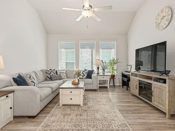 716  Lamp Post Lane , Argyle Texas 76226