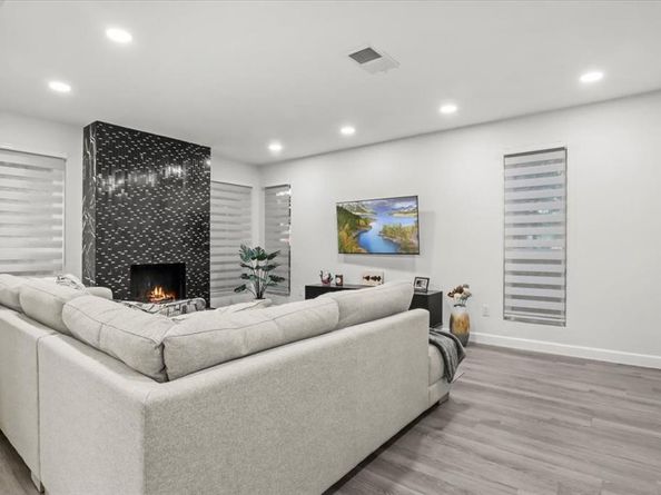1916  Shorewood Drive , Grapevine Texas 76051