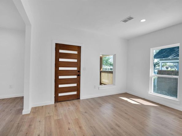 921  Hollywood Avenue , Dallas Texas 75208
