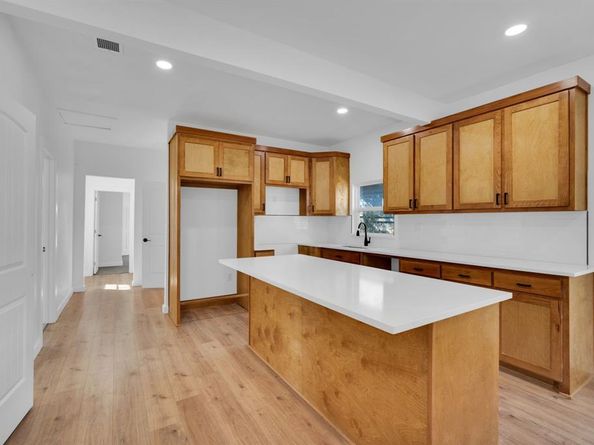 921  Hollywood Avenue , Dallas Texas 75208
