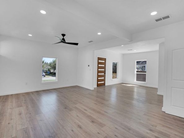 921  Hollywood Avenue , Dallas Texas 75208