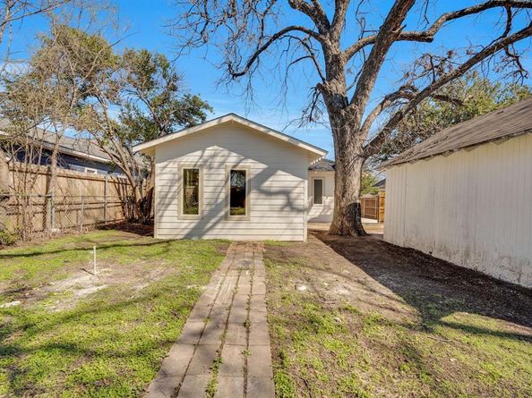 921  Hollywood Avenue , Dallas Texas 75208