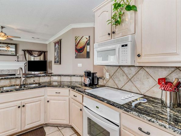 504  Landing Court , Grapevine Texas 76051