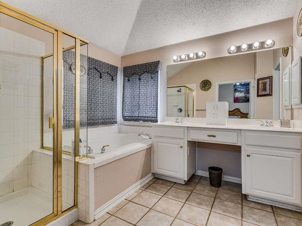 504  Landing Court , Grapevine Texas 76051