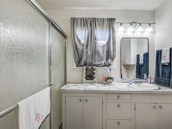 1033  Lydick Lane , River Oaks Texas 76114