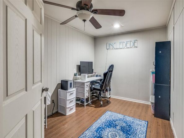 1033  Lydick Lane , River Oaks Texas 76114