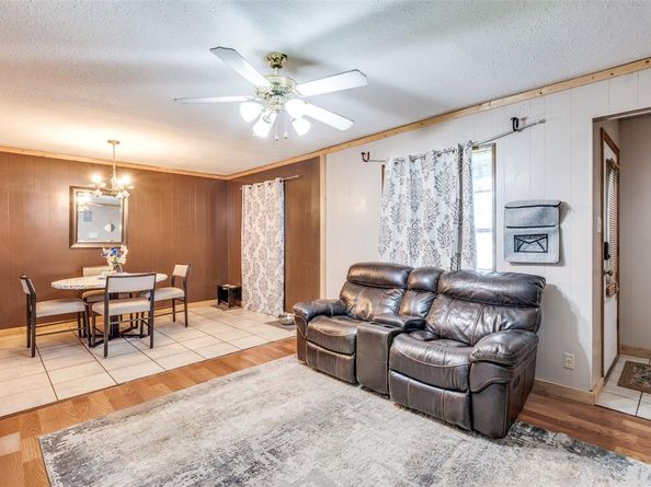 1033  Lydick Lane , River Oaks Texas 76114
