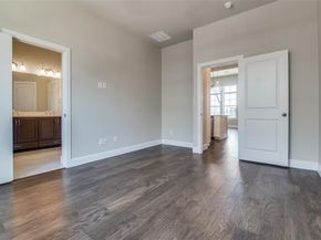 1044  Manacor Lane , Dallas Texas 75212