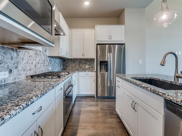 1044  Manacor Lane , Dallas Texas 75212