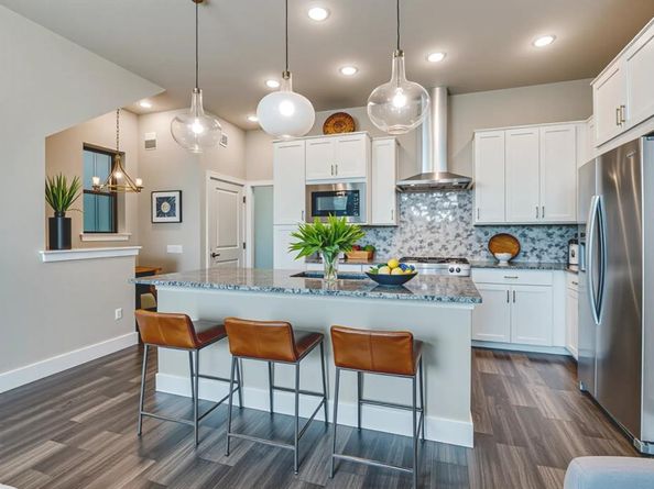 1044  Manacor Lane , Dallas Texas 75212
