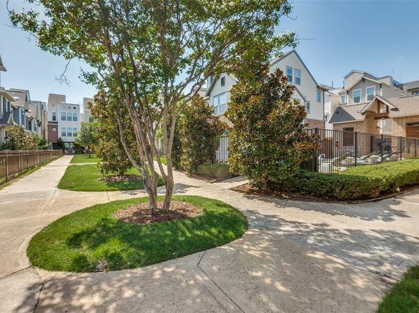 1044  Manacor Lane , Dallas Texas 75212