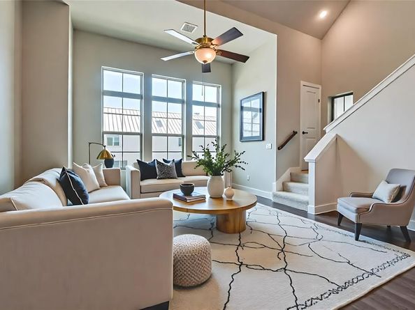 1044  Manacor Lane , Dallas Texas 75212