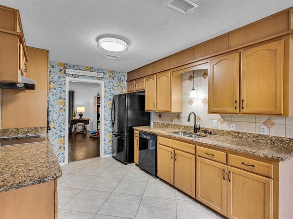 1318  Paisley Drive , Arlington Texas 76015