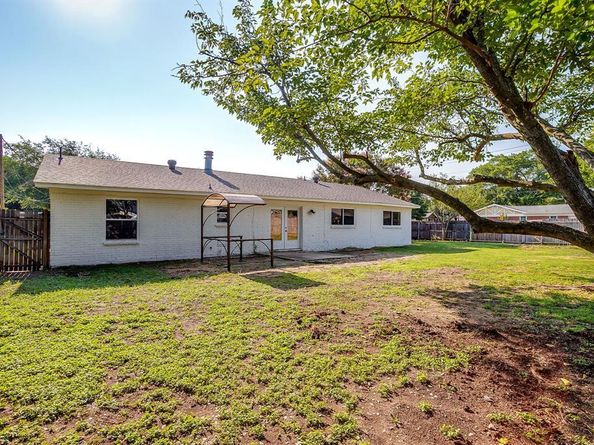 1132  John Reagan Street , Benbrook Texas 76126