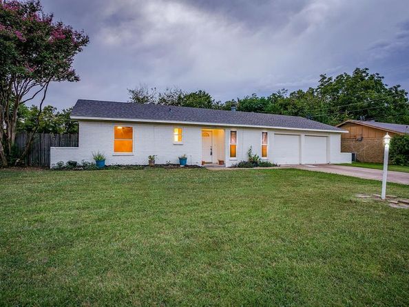 1132  John Reagan Street , Benbrook Texas 76126
