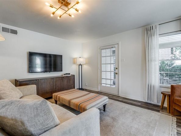 6914  San Mateo Boulevard , Dallas Texas 75223