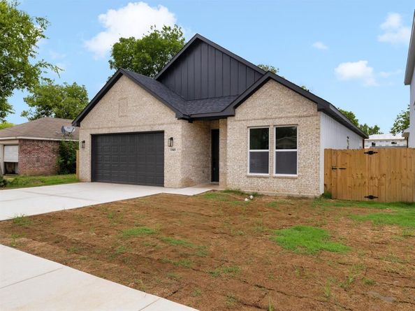 1905  Dillard Street , Fort Worth Texas 76105