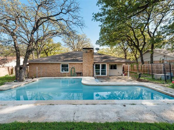 1117  Lake Ridge Drive , Azle Texas 76020