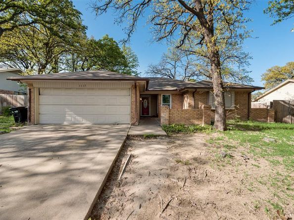 1117  Lake Ridge Drive , Azle Texas 76020