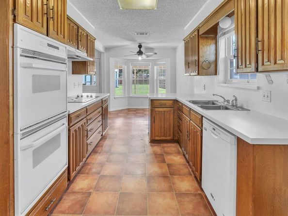 1720  Timbercreek Road , Benbrook Texas 76126