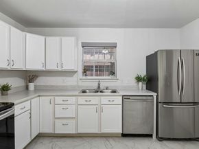 630 W Neely Street , Dallas Texas 75208