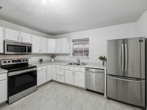 630 W Neely Street , Dallas Texas 75208