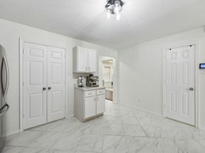 630 W Neely Street , Dallas Texas 75208