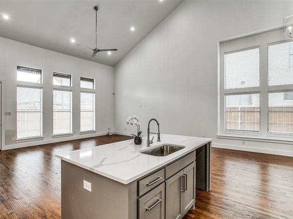 2042  Bickers Street , Dallas Texas 75212