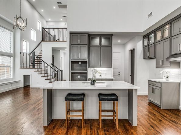 2042  Bickers Street , Dallas Texas 75212