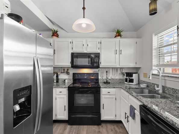 704  Meadowcreek Court , Garland Texas 75043
