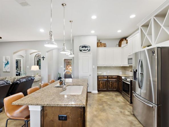 111  Petes Court , Ponder Texas 76259