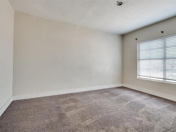 1015  Kings Highway , Dallas Texas 75208