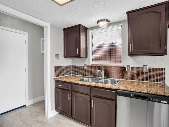 1125  Pleasant Valley Road , Garland Texas 75040