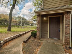 2104  Park Willow Lane  A, Arlington Texas 76011