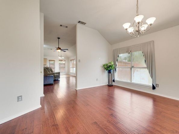 425  Alpine Drive , DeSoto Texas 75115