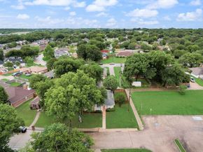 425  Alpine Drive , DeSoto Texas 75115