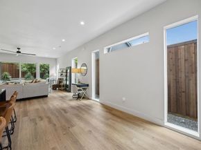 818  Muncie Avenue , Dallas Texas 75212
