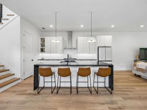 818  Muncie Avenue , Dallas Texas 75212