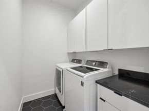 818  Muncie Avenue , Dallas Texas 75212