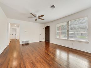 2523  San Medina Avenue , Dallas Texas 75228