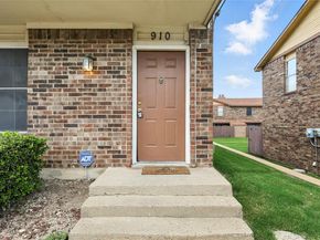 910  Cedar Terrace , Cedar Hill Texas 75104