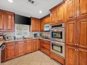 1005  Acorn Court , Arlington Texas 76012