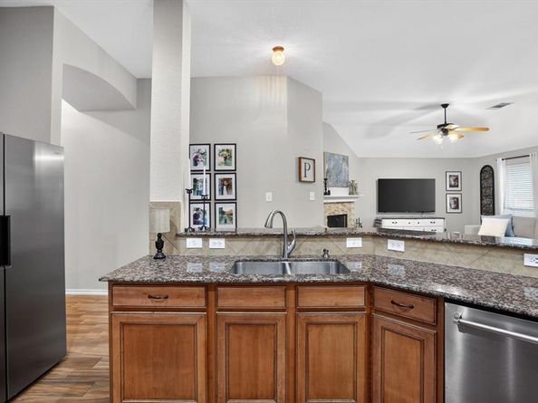 9122  Water Oak Drive , Arlington Texas 76002