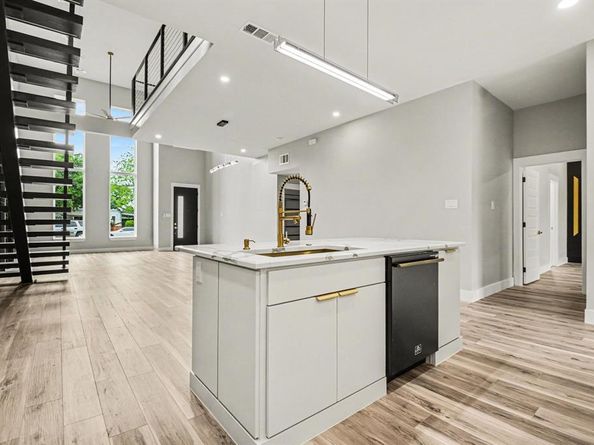 1442  Stella Avenue , Dallas Texas 75216