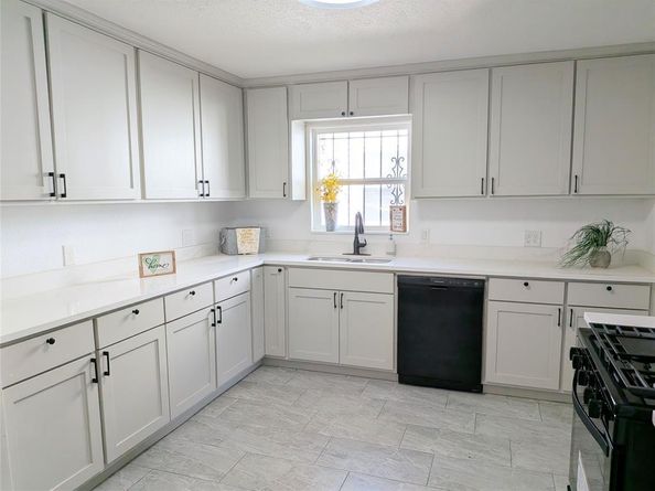 3051  UTAH Avenue , Dallas Texas 75216