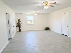 3051  UTAH Avenue , Dallas Texas 75216