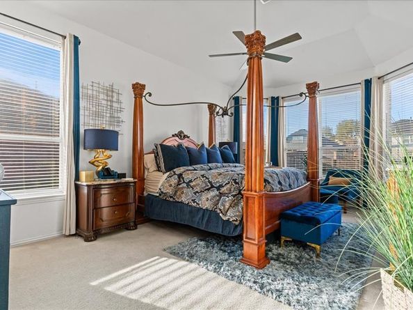 1137  Versailles Avenue , DeSoto Texas 75115