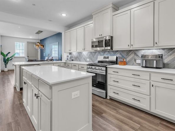 682  Claire Lane , Lewisville Texas 75067